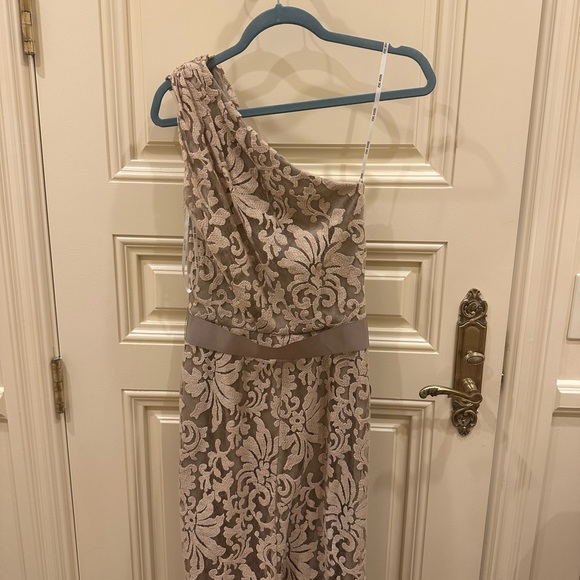 Tadashi Shoji One Shoulder Lace Dress in Cream - Picture 6 of 9